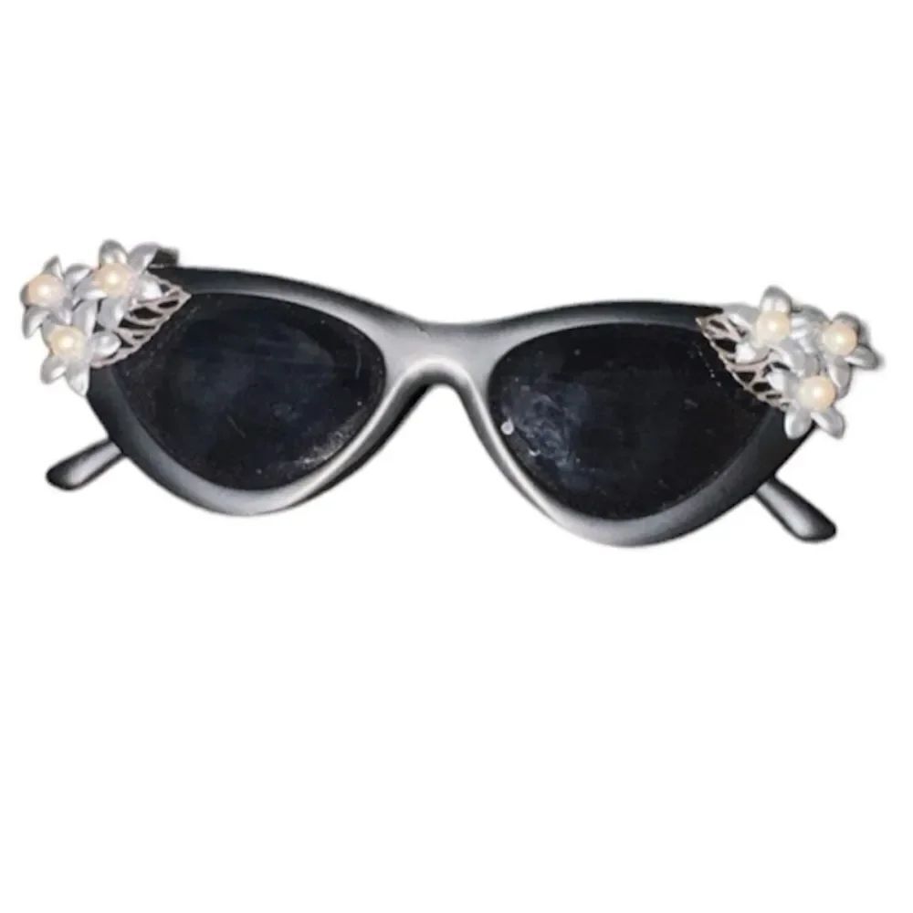 NEW House of Correia Custom Black Cateye Sunglasses w/ Pearl 3D Silver Flowers